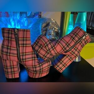 🎀 CURRENT MOOD 🎀 Plaid Pink Platform Boots